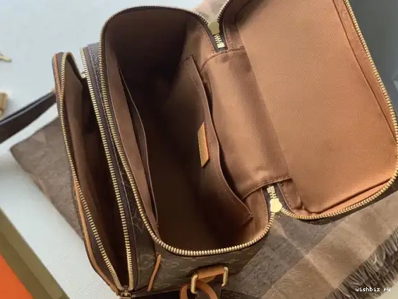 WIS BAG TOILETRY LOUIS VUITTON 0520